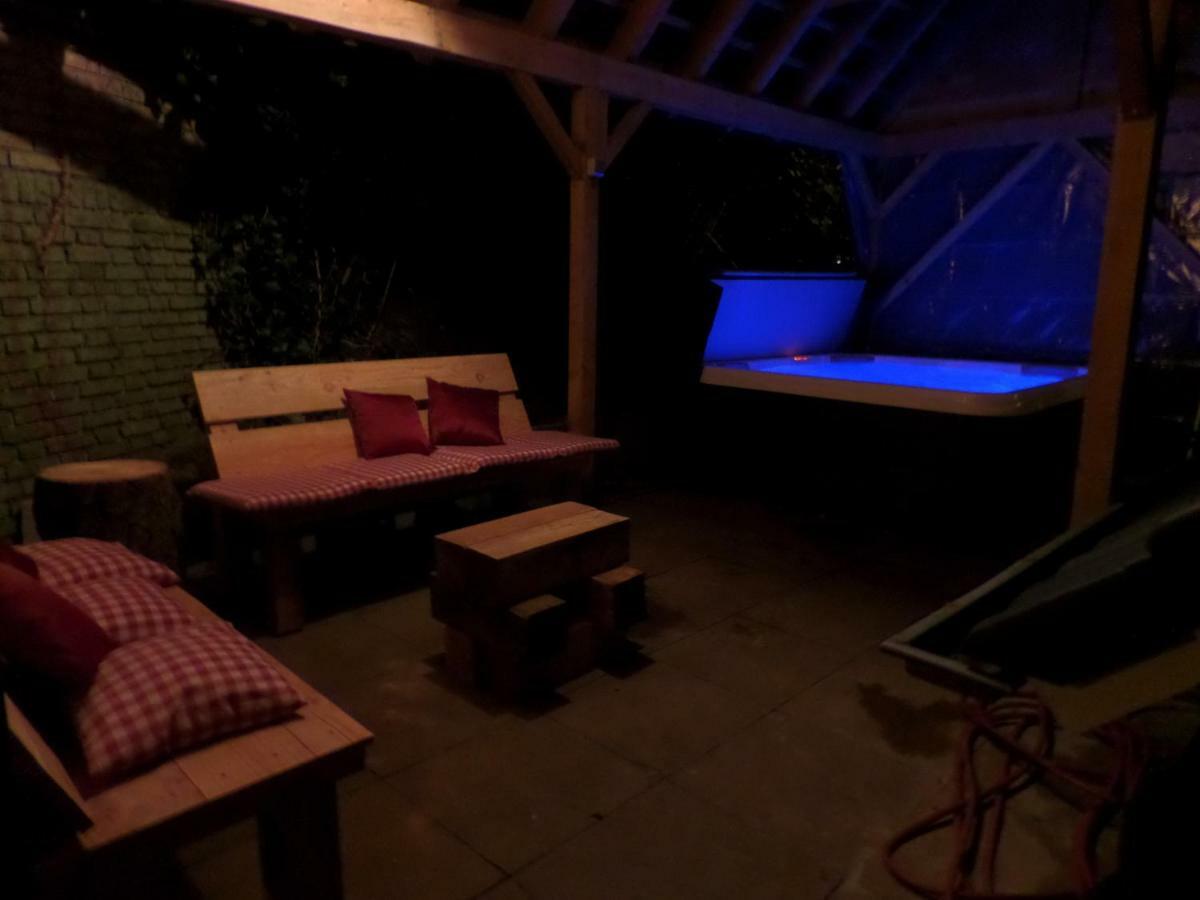 Holiday home Met Prive Jacuzzie
